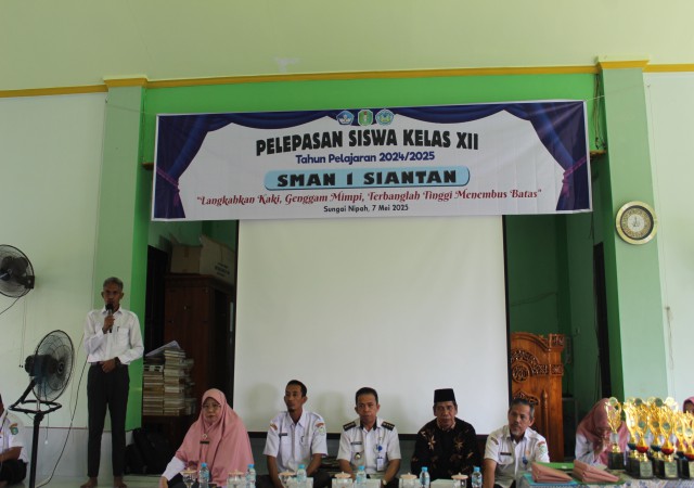 Pelepasan Siswa Kelas XII Tahun Pelajaran 2024/2025